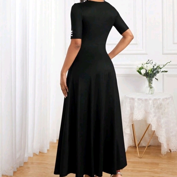 Black Sequin Printed Short Sleeve Pocket Maxi Dress - Picture 2 of 5